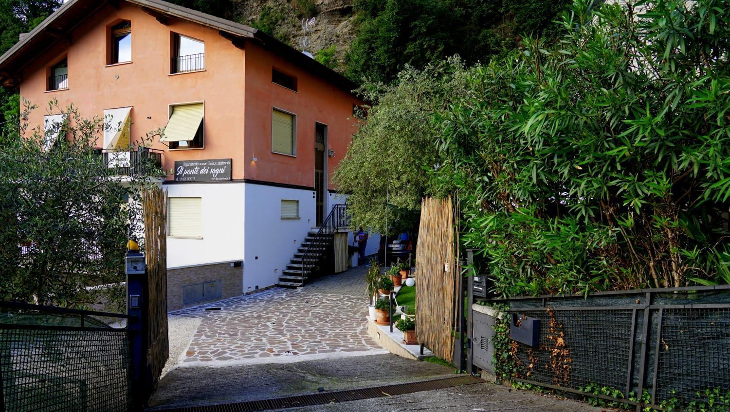 Mansarda Con Vista Lago Sulzano Exteriör bild